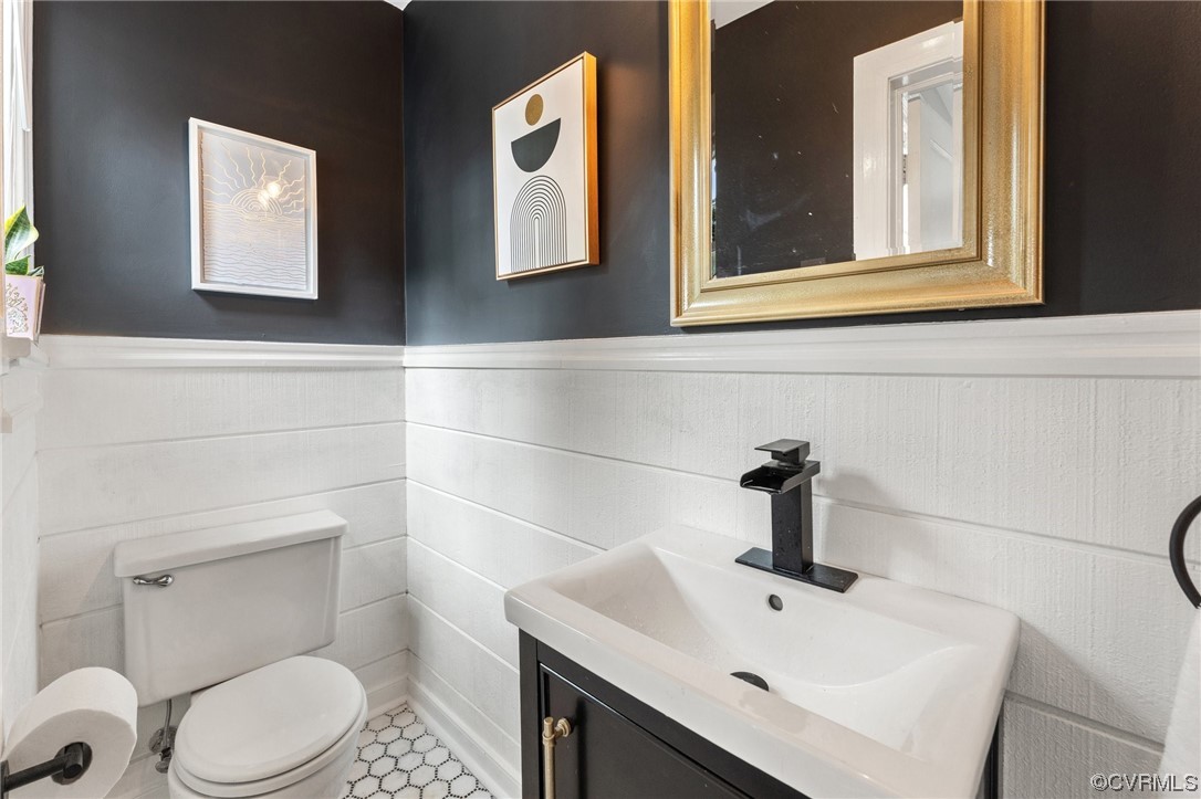 7503 Glebe Road Henrico, VA 23229 - Photo 12 of 25 a bathroom with a sink a toilet and mirror