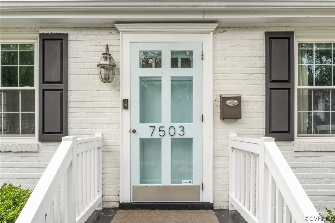 7503 Glebe Road Henrico, VA 23229 - Photo 2 of 25 a view of balcony and deck