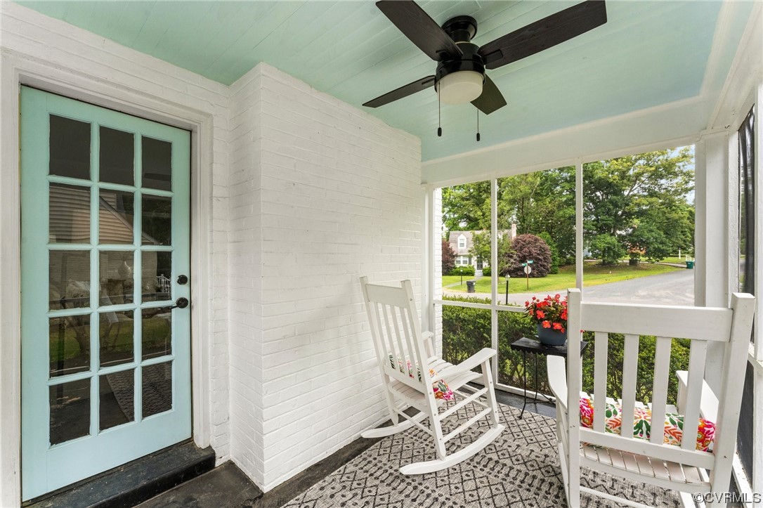 7503 Glebe Road Henrico, VA 23229 - Photo 21 of 25 a living room with furniture and a window