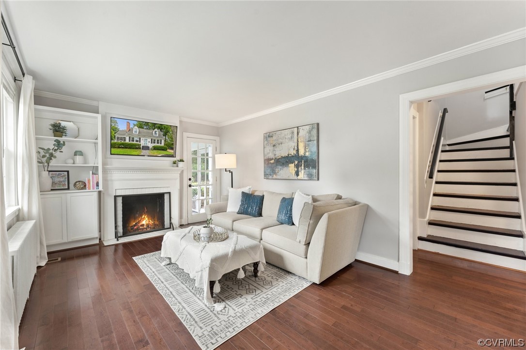 7503 Glebe Road Henrico, VA 23229 - Photo 3 of 25 a living room with furniture and a fireplace