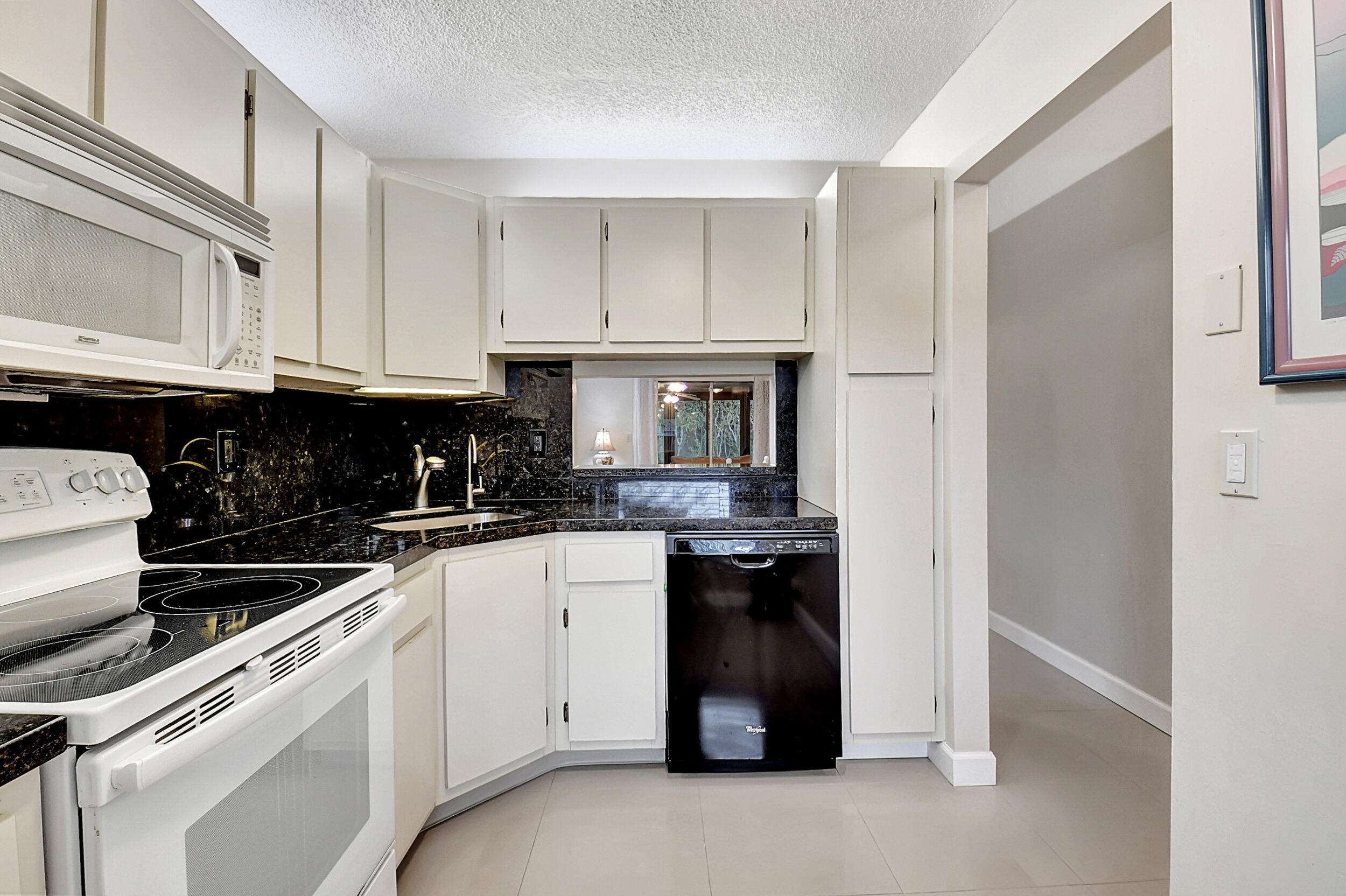 14520 Lucy Drive Delray Beach, FL 33484 - Photo 18 of 63 Kitchen