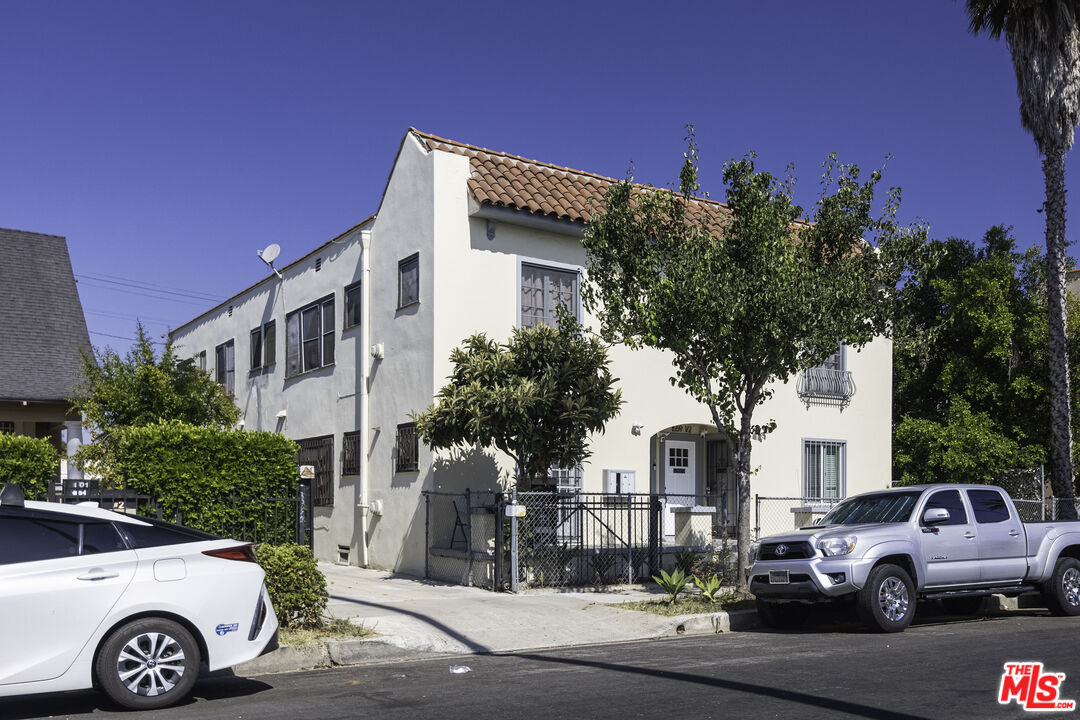 1559 1/2 South Harvard Boulevard Los Angeles, CA 90006 - Photo 15 of 16 a front view of a house with a parking space