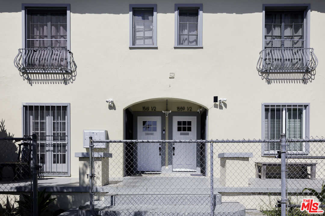 1559 1/2 South Harvard Boulevard Los Angeles, CA 90006 - Photo 16 of 16 a front view of a house with entryway