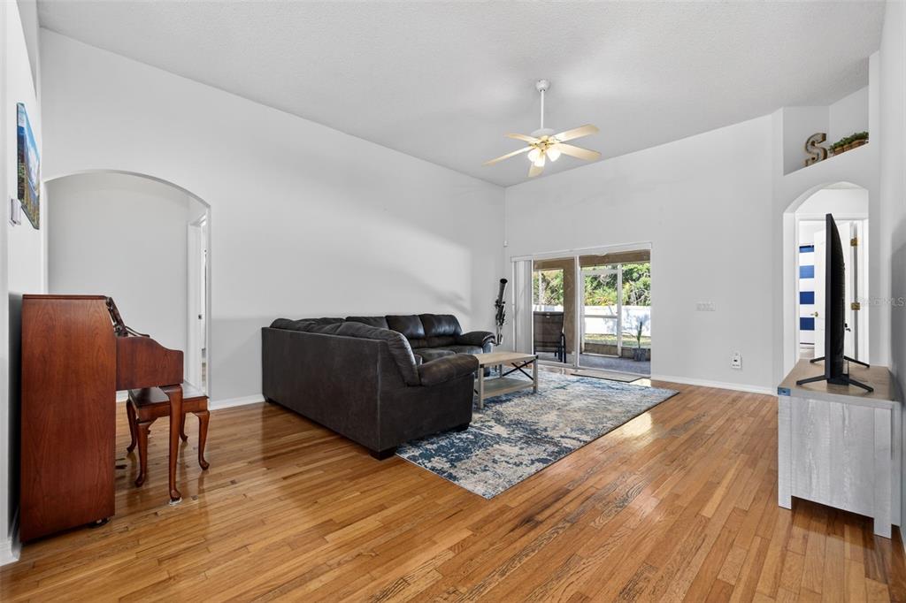 8525 Heyward Road Tampa, FL 33635 - Photo 14 of 36 Gallery Image 14