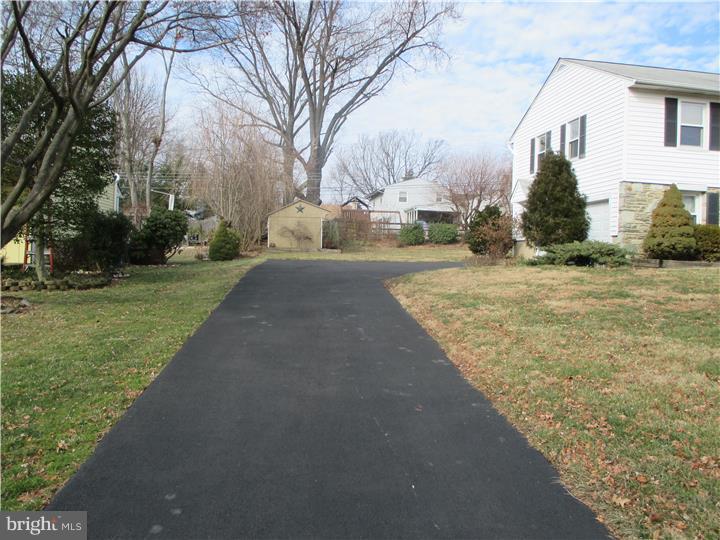 1112 Fitch Road Southampton, PA 18966 - Photo 3 of 25 Driveway