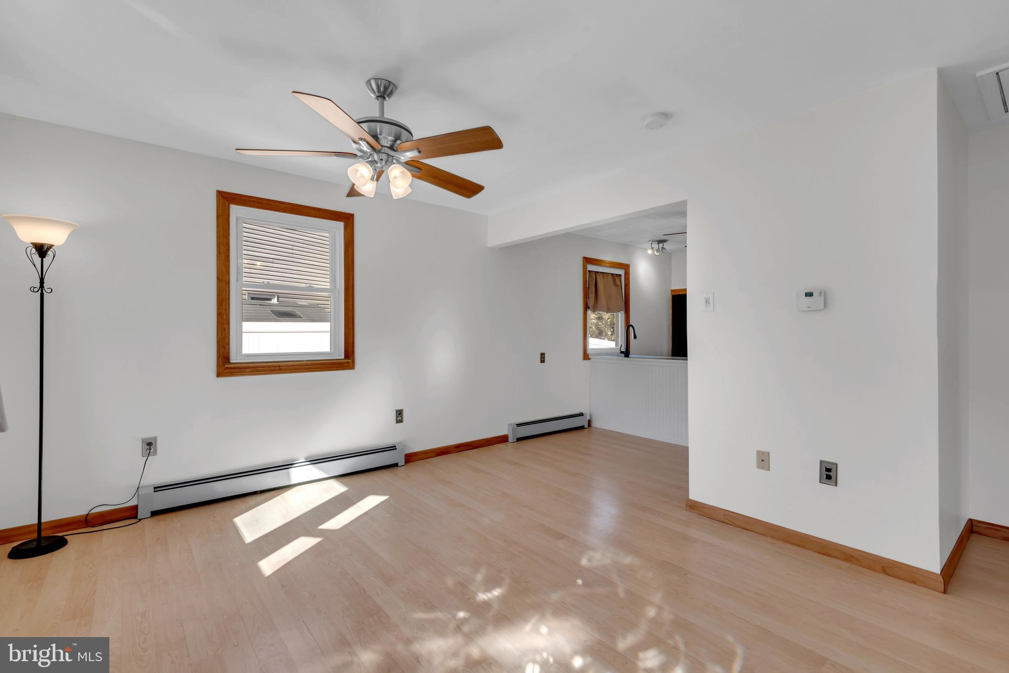 4 Spring Knoll Drive Pasadena, MD 21122 - Photo 4 of 33 main entrance living area