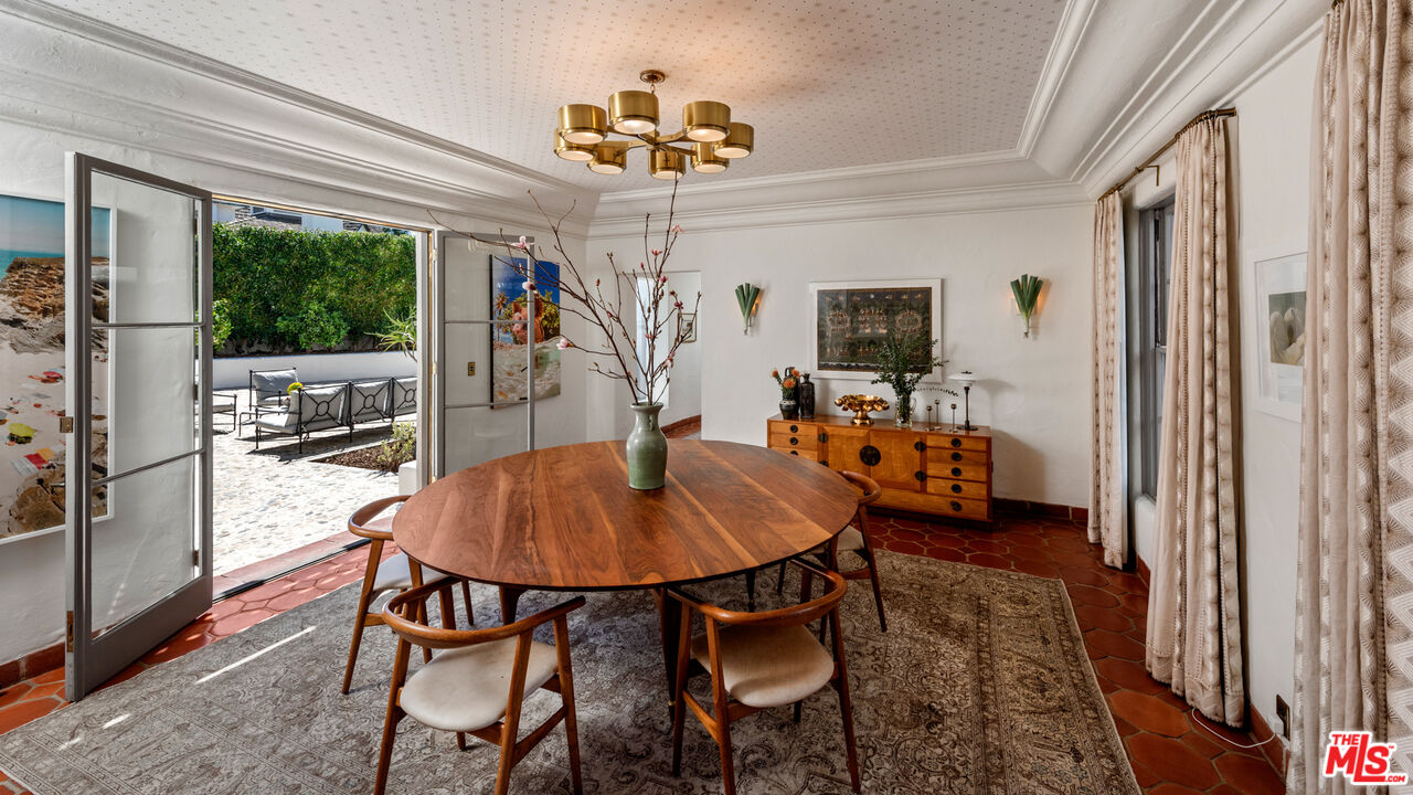 211 South Muirfield Road Los Angeles, CA 90004 - Photo 16 of 38 a outdoor space with furniture