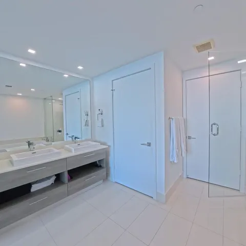 $9,000 | 650 Northeast 32nd Street, Unit 1601, Miami, FL 33137