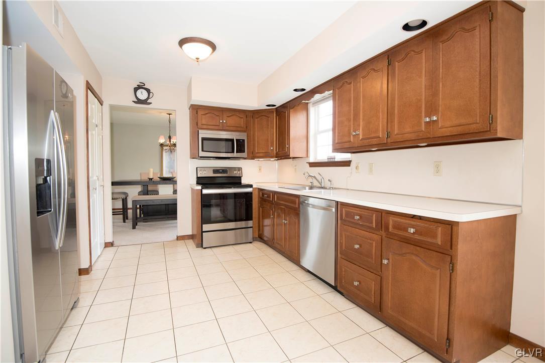 4608 Fairway Road Bethlehem, PA 18020 - Photo 13 of 44 Kitchen-plenty of cabinets and countertops w/new S