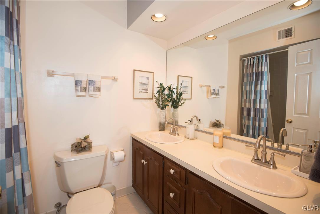 4608 Fairway Road Bethlehem, PA 18020 - Photo 25 of 44 Main Bathroom w/double sinks.