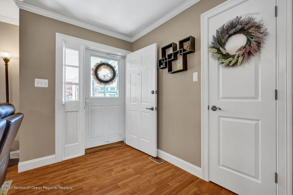 141 Gunwale Road Manahawkin, NJ 08050 - Photo 5 of 40 012_dsc00278