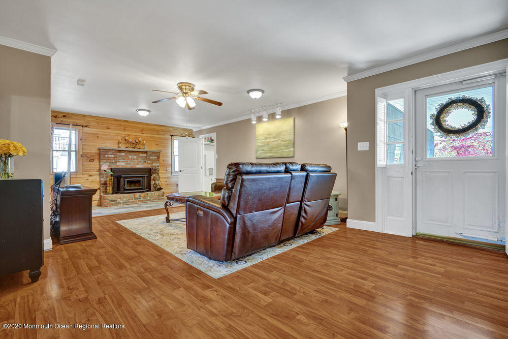 141 Gunwale Road Manahawkin, NJ 08050 - Photo 7 of 40 014_dsc00293