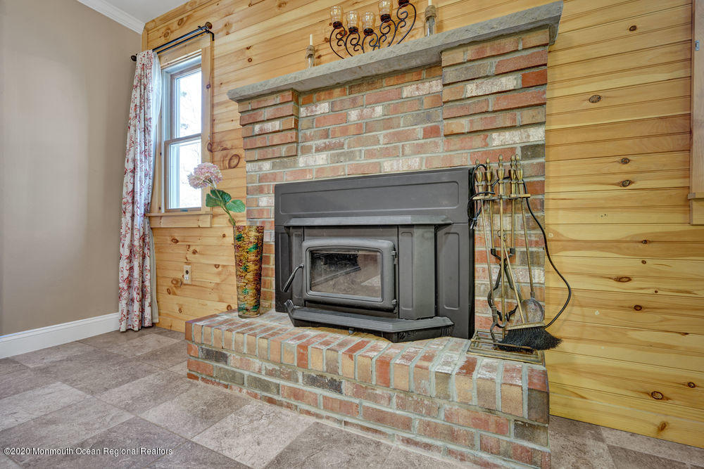 141 Gunwale Road Manahawkin, NJ 08050 - Photo 10 of 40 018_dsc00317