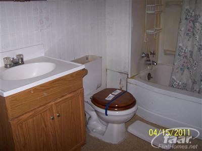 5030 Kelly Road Flint, MI 48504 - Photo 5 of 7 20124787-4.JPG