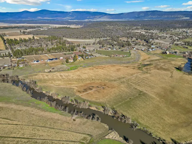 a view of an ocean and mountain view
