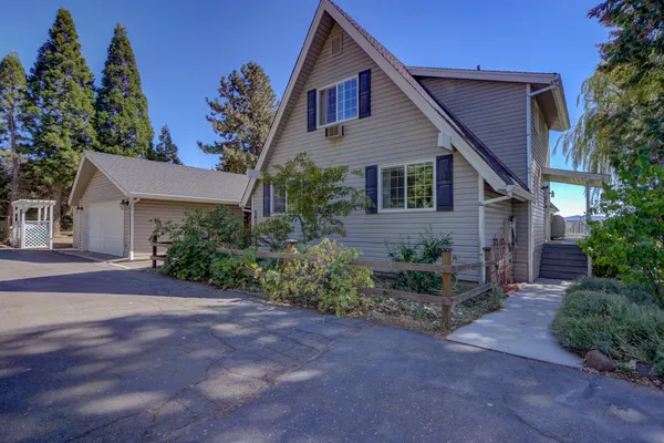 a view of an entryway