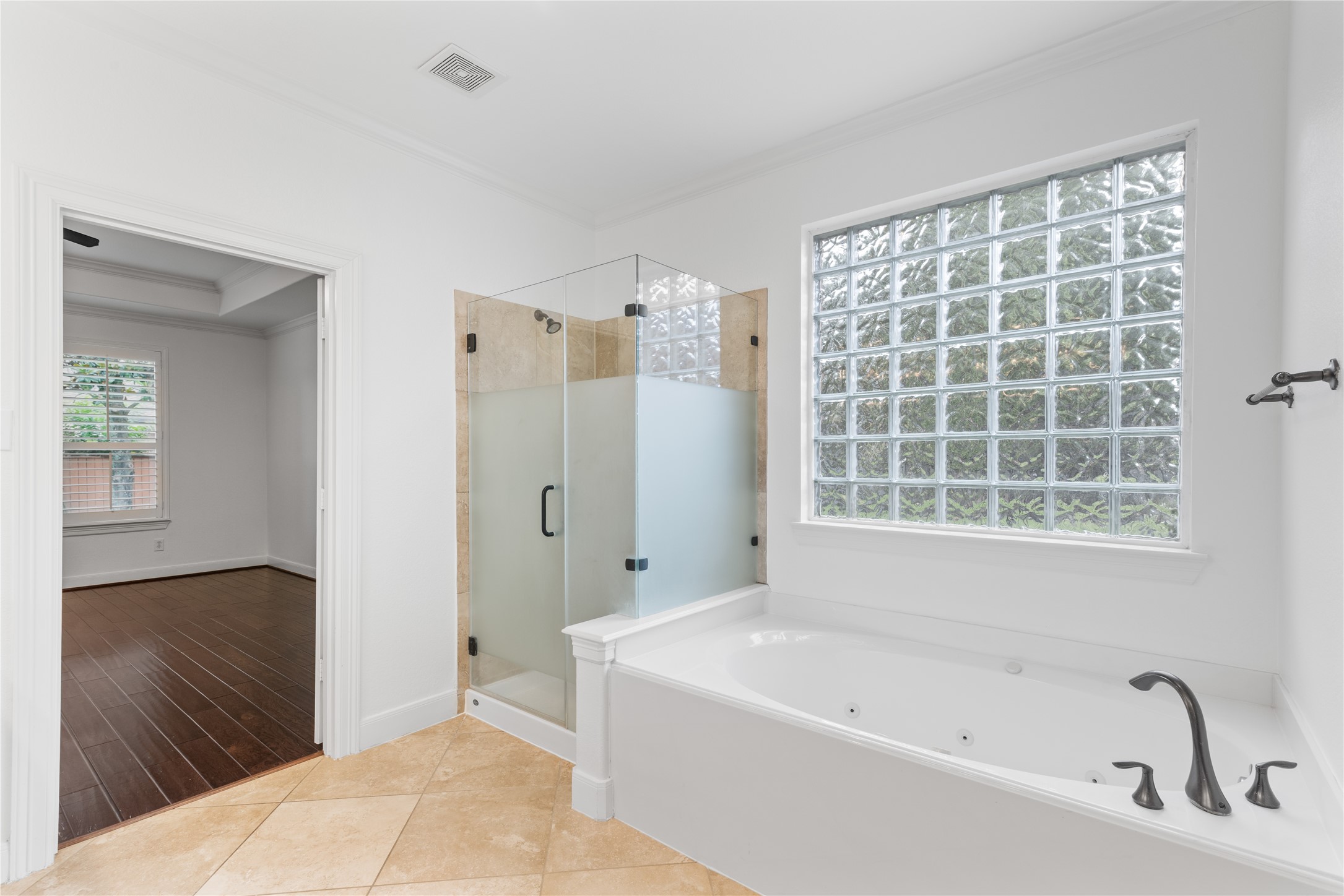 155 South Arrow Canyon Circle Spring, TX 77389 - Photo 22 of 49 The spa-like retreat features a large bathtub perfect for soaking. Adjacent to the tub is a modern glass-enclosed shower.