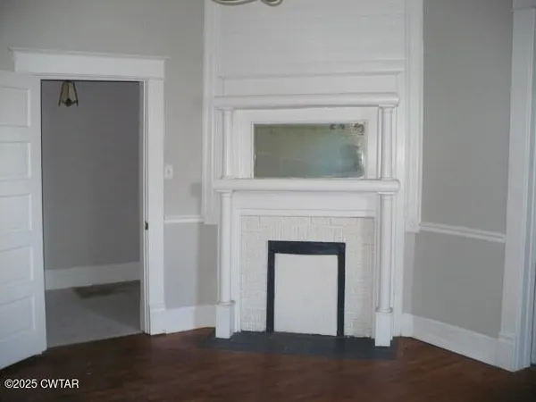 a view of a livingroom with a fireplace