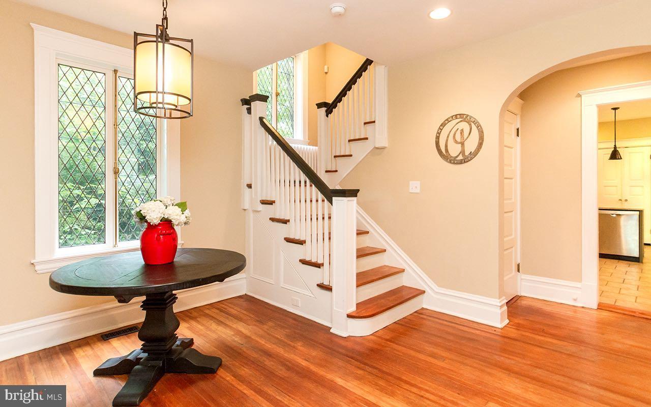 207 Club Road Baltimore, MD 21210 - Photo 2 of 24 Foyer w/Craftsman style chandelier