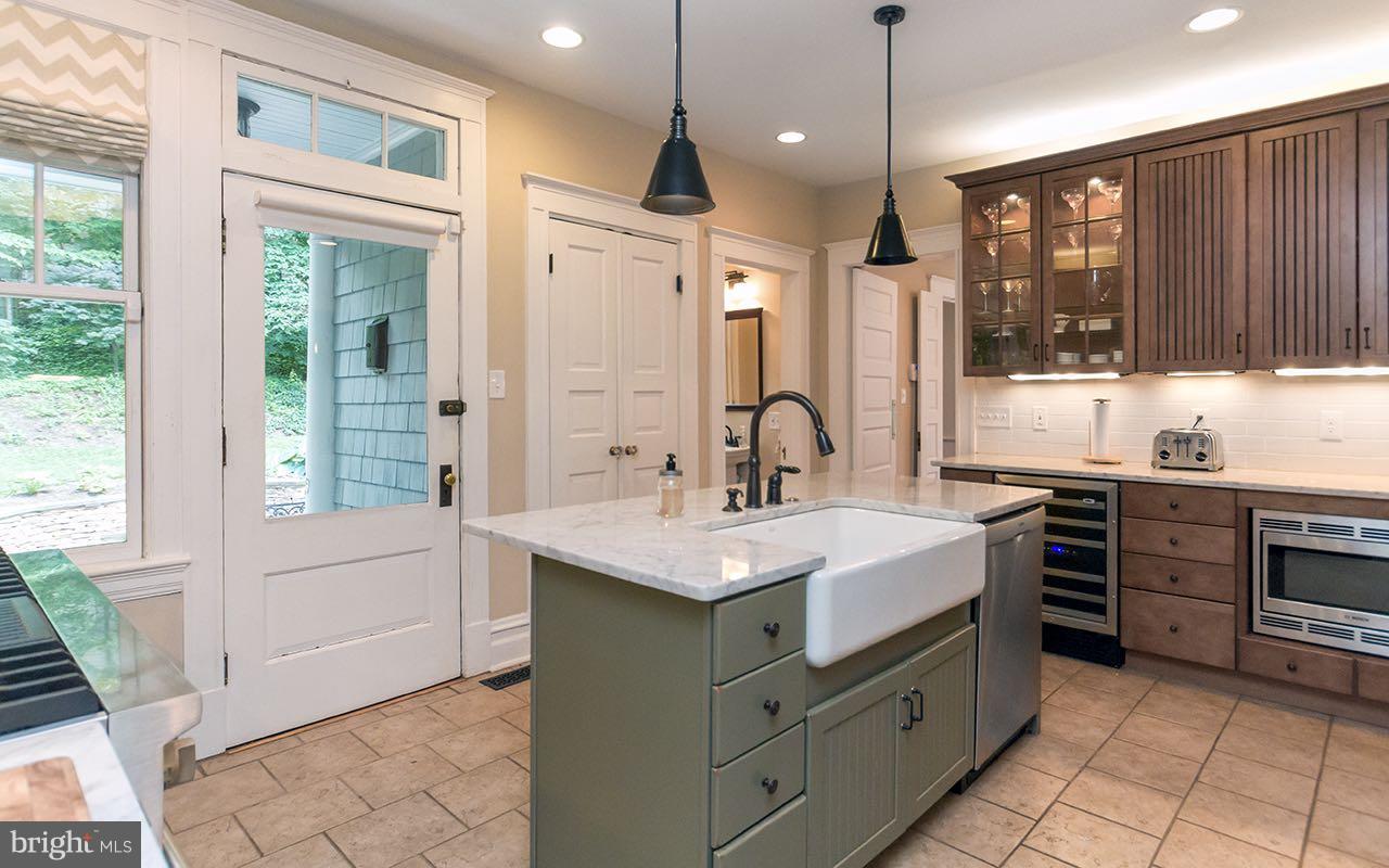207 Club Road Baltimore, MD 21210 - Photo 20 of 24 Custom island with bar seating and walk in pantry