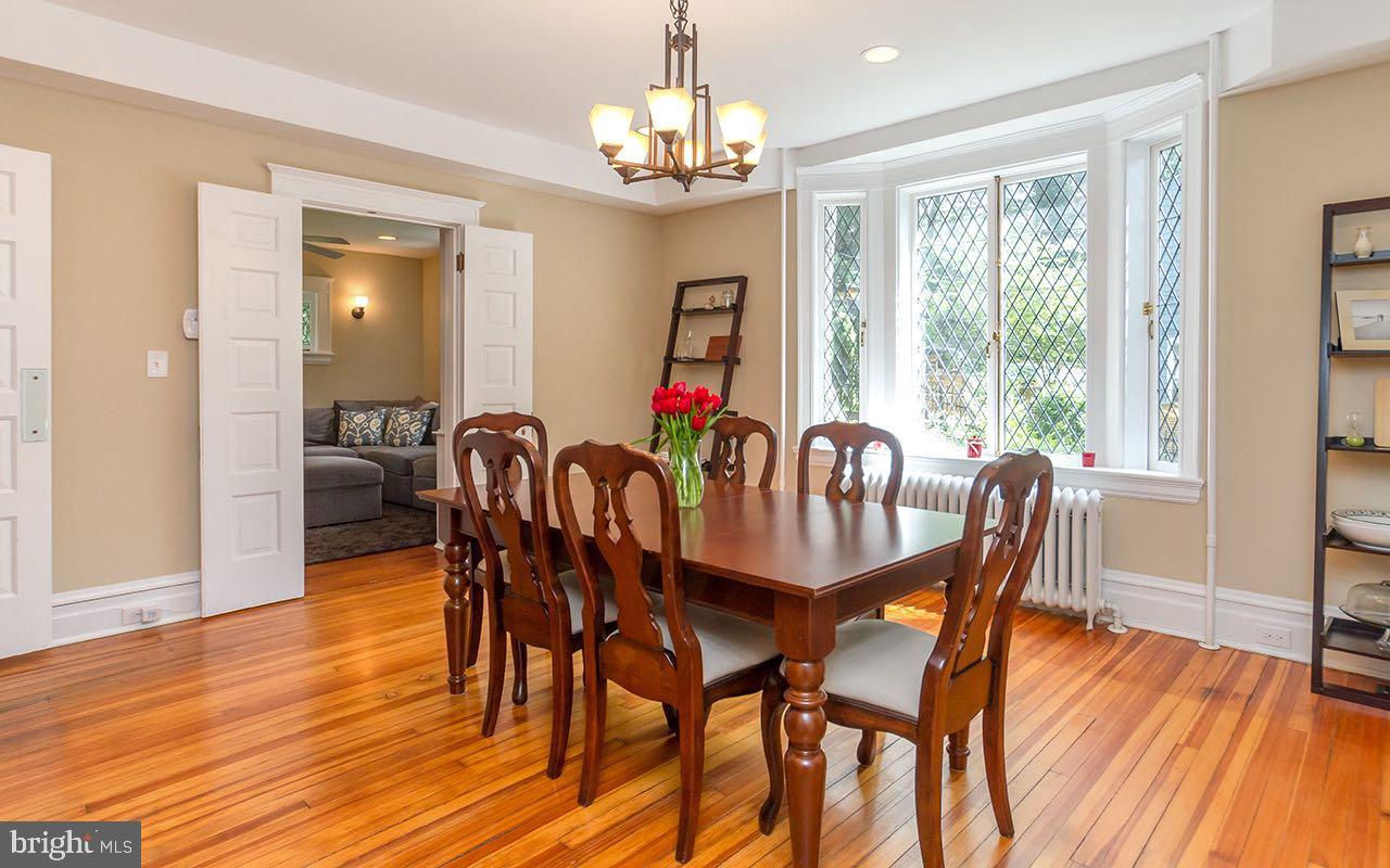 207 Club Road Baltimore, MD 21210 - Photo 3 of 24 Dining room w/leaded glass bay window