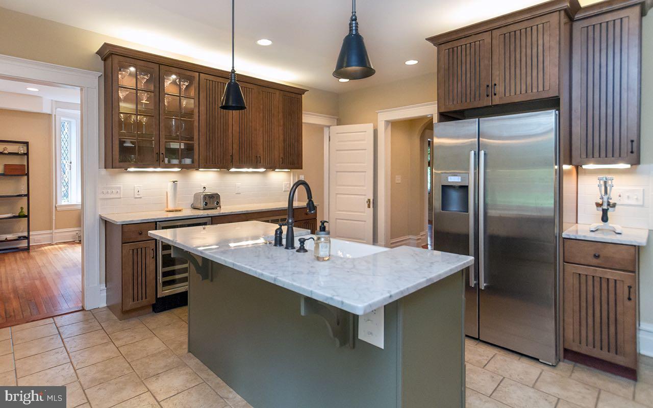 207 Club Road Baltimore, MD 21210 - Photo 4 of 24 Upscale cabinetry & stainless Bosch appliances