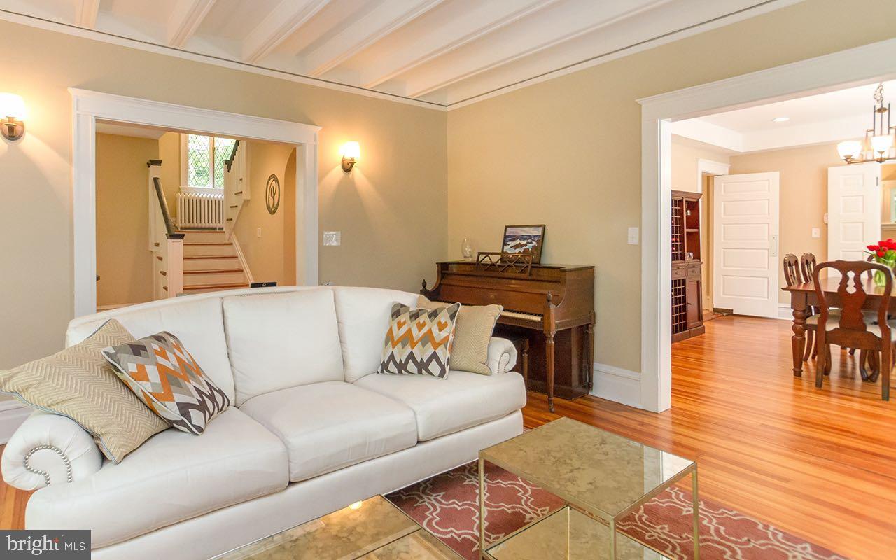 207 Club Road Baltimore, MD 21210 - Photo 5 of 24 Classic charm w/modern amenities