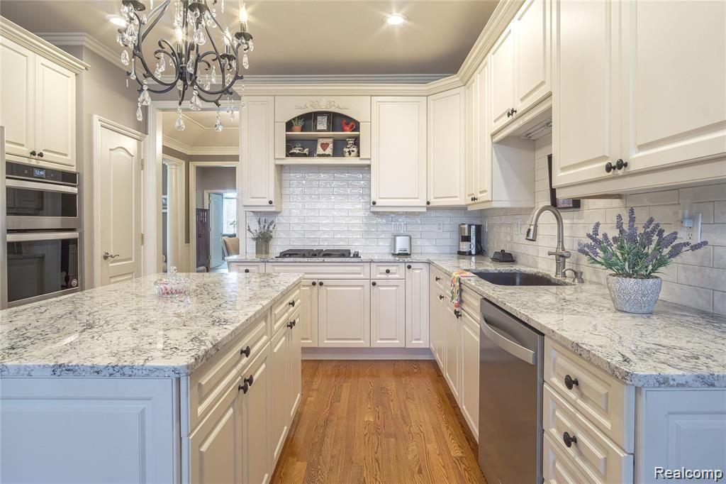 2899 Hastings Court Rochester, MI 48306 - Photo 30 of 48 Interiors (33 of 75).jpg