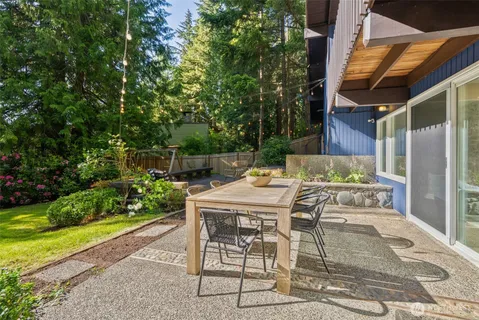 $1,095,000 | 1305 Kings Place Northwest, Bainbridge Island, WA 98110