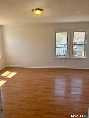 $1,995 | 192 Wakelee Avenue, Unit 3, Ansonia, CT 06401