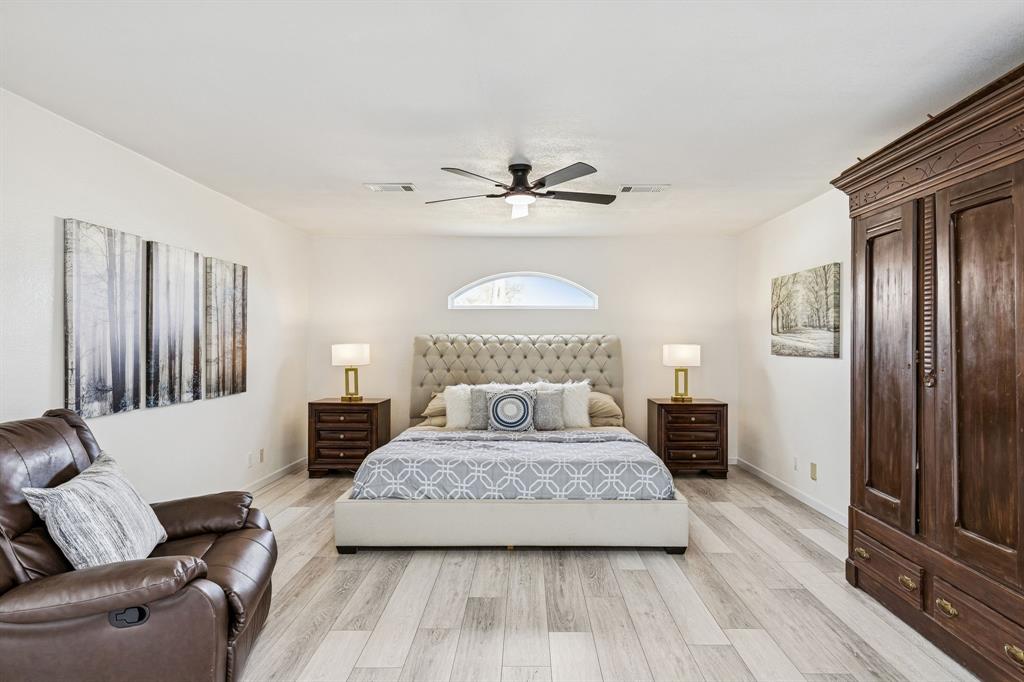 1012 Cowling Road Sanger, TX 76266 - Photo 20 of 40 a living room with furniture and a chandelier