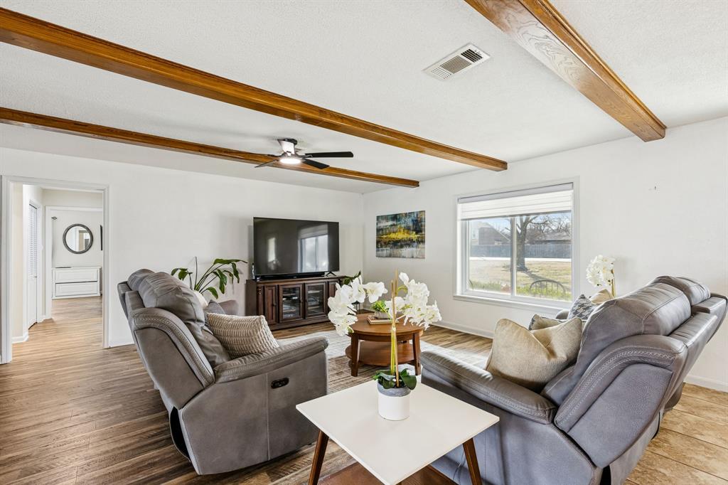 1012 Cowling Road Sanger, TX 76266 - Photo 4 of 40 a living room with furniture and a flat screen tv
