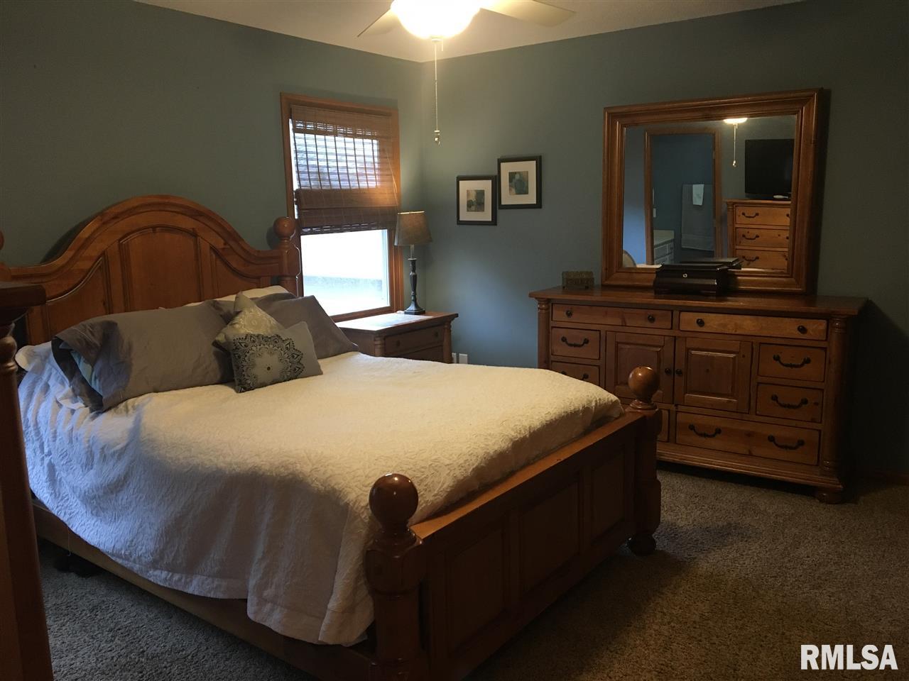 5914 Oakbrook Road Davenport, IA 52806 - Photo 8 of 13 Gallery Image 8