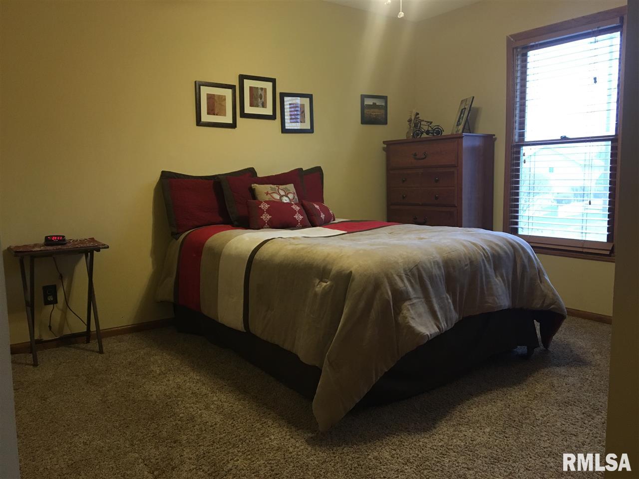 5914 Oakbrook Road Davenport, IA 52806 - Photo 10 of 13 Gallery Image 10
