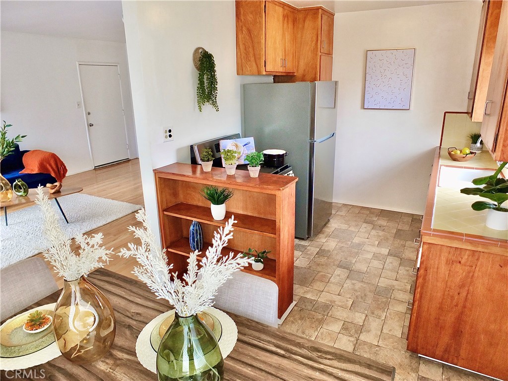 1335 East Appleton Street, Unit 8 Long Beach, CA 90802 - Photo 20 of 47 a living room with furniture and a window
