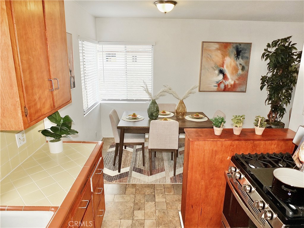 1335 East Appleton Street, Unit 8 Long Beach, CA 90802 - Photo 23 of 47 a dining room with furniture and window