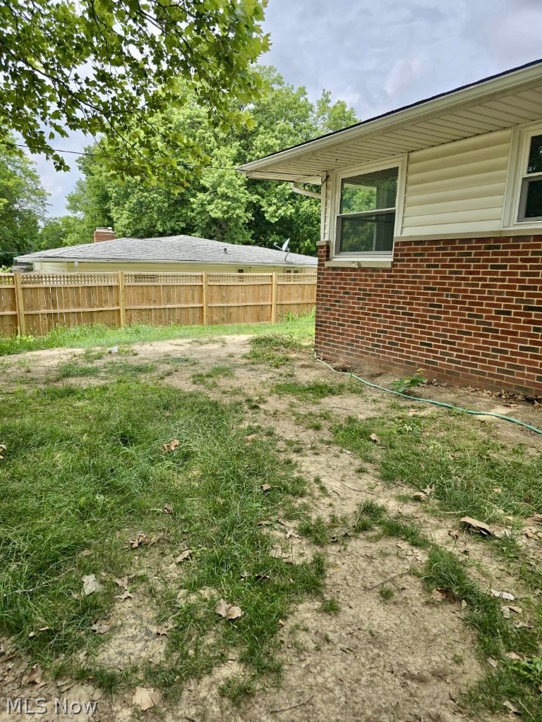 7735 Ragall Parkway Cleveland, OH 44130 - Photo 12 of 32 View of yard
