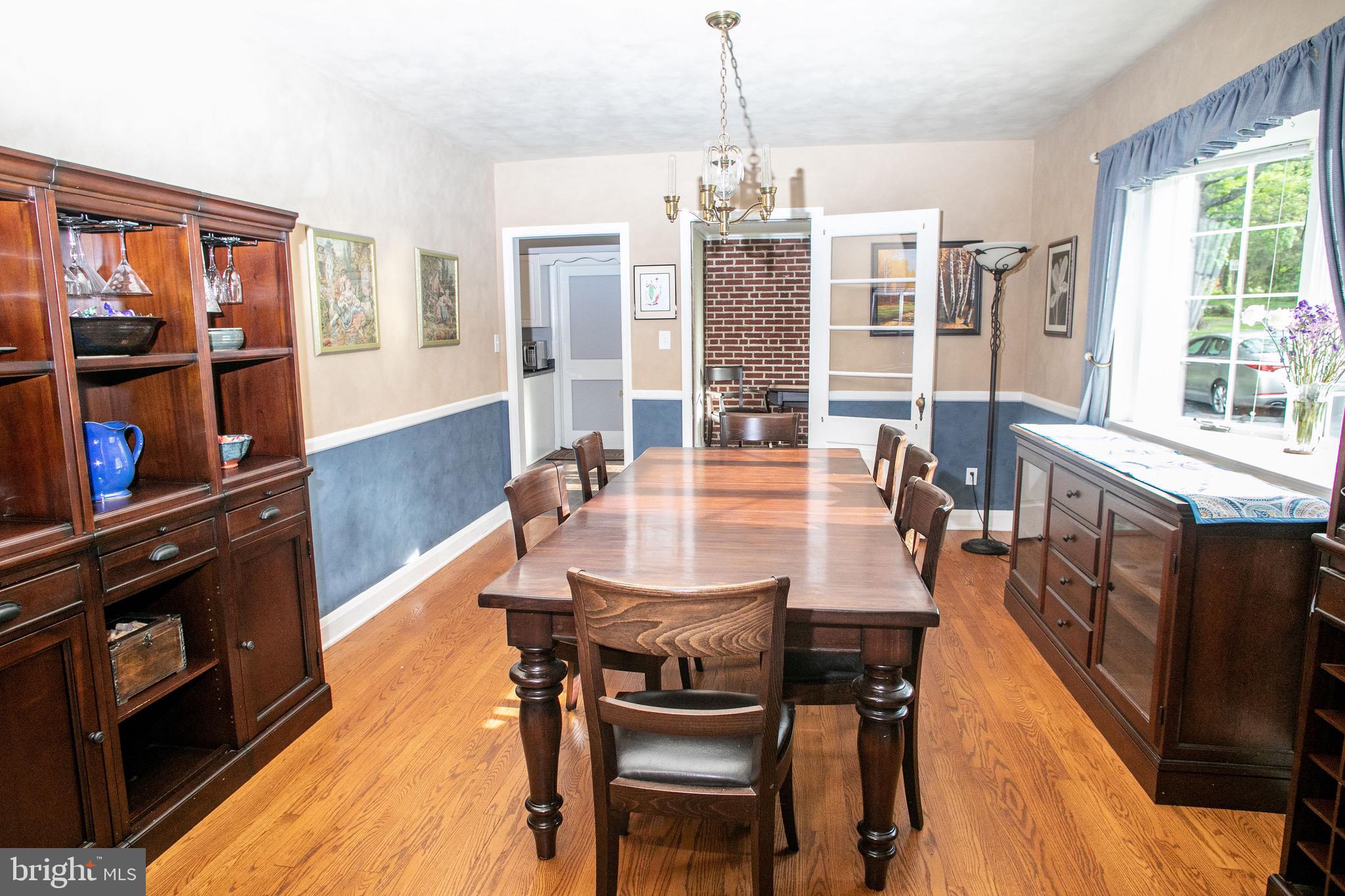 8 North Rolling Road Baltimore, MD 21228 - Photo 8 of 46 Great for entertaining!