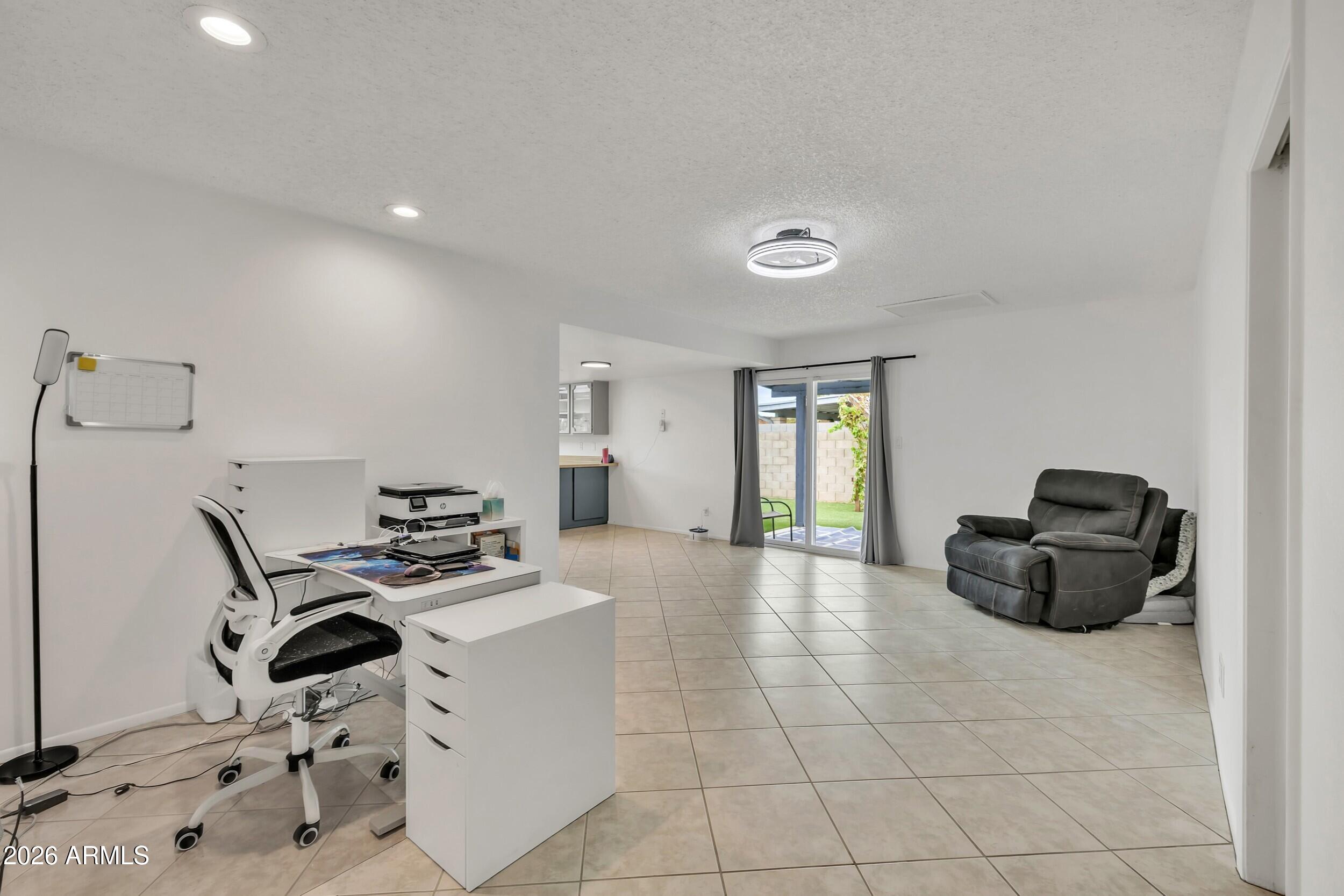 3833 West Phelps Road Phoenix, AZ 85053 - Photo 21 of 55 Large family room