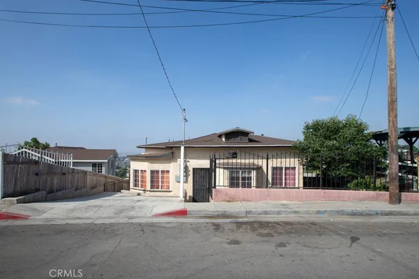 $2,400 | 1059 1/2 Buelah Circle, Los Angeles, CA 90063