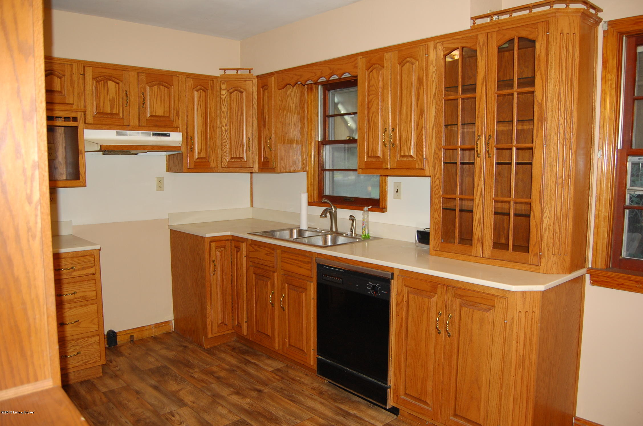8910 Shepherdsville Road Louisville, KY 40219 - Photo 13 of 28 DSC_0034