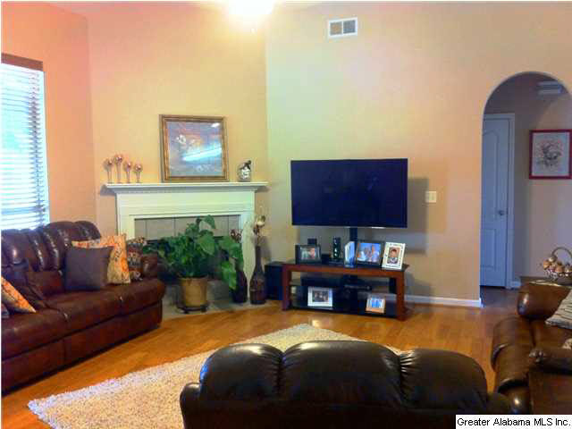 629 Barkley Circle Alabaster, AL 35007 - Photo 2 of 20