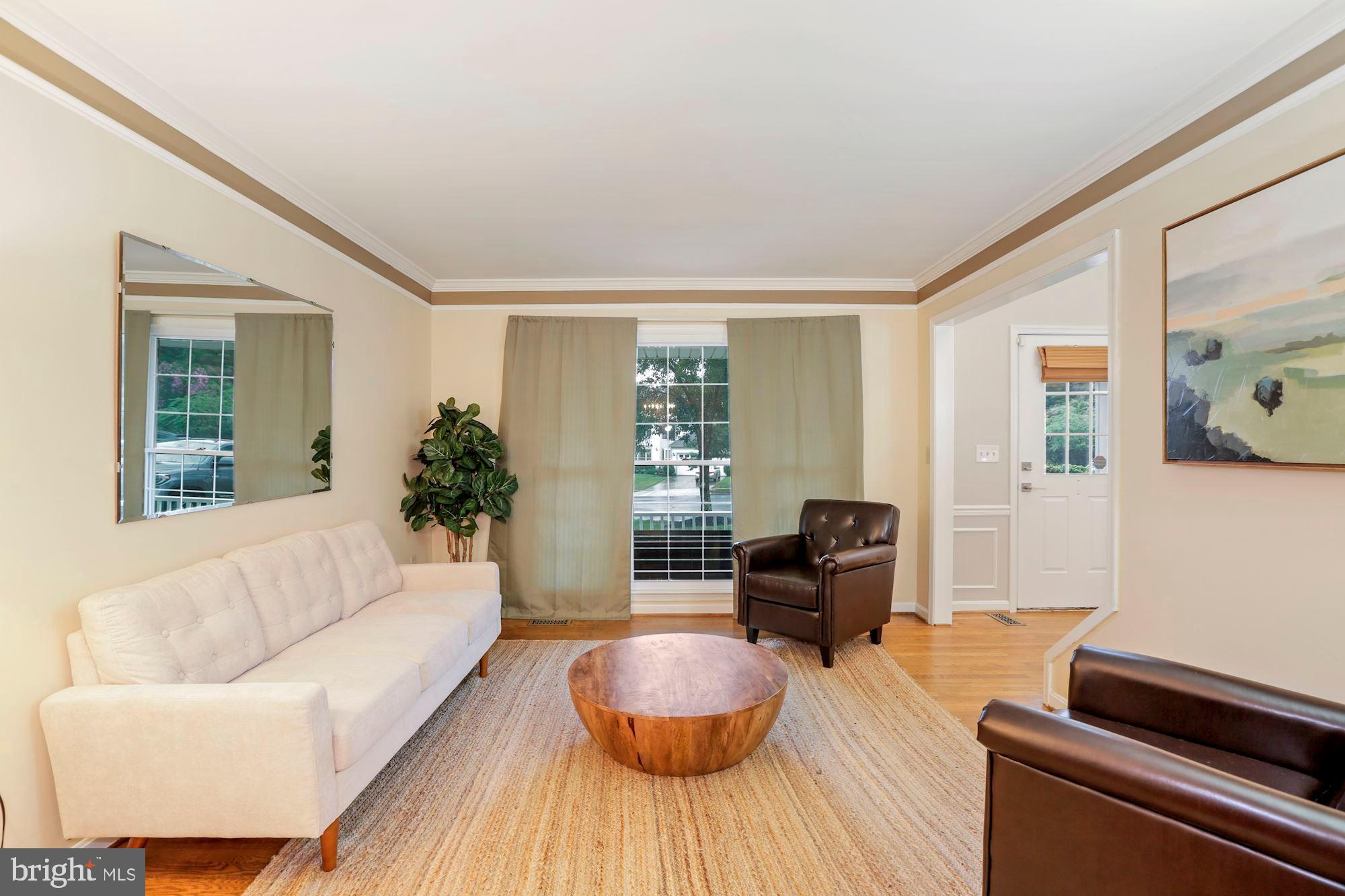 8604 Compass Court Laurel, MD 20708 - Photo 7 of 41 Living room
