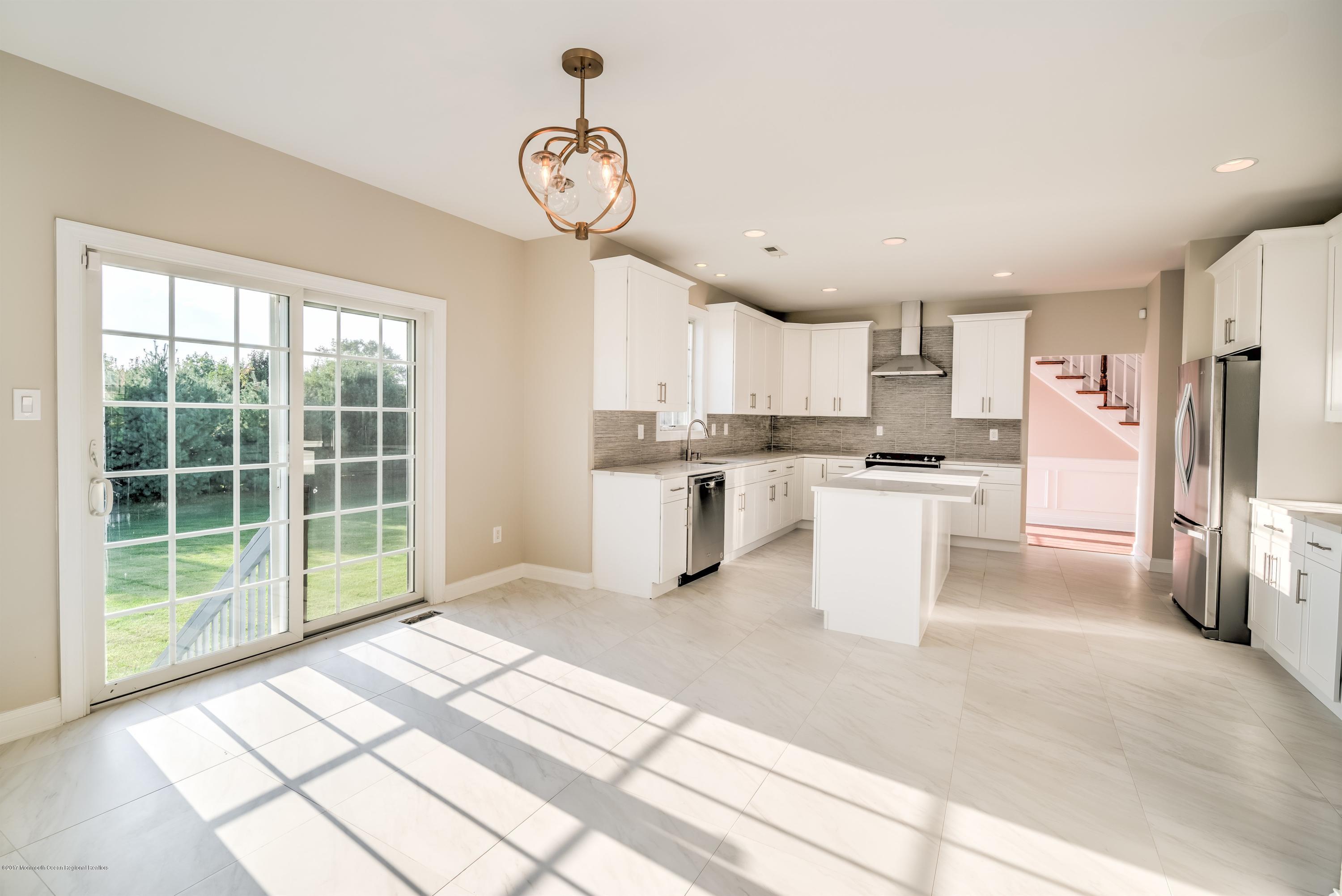 22 Ridgeview Way Allentown, NJ 08501 - Photo 11 of 33 011_KITCHEN