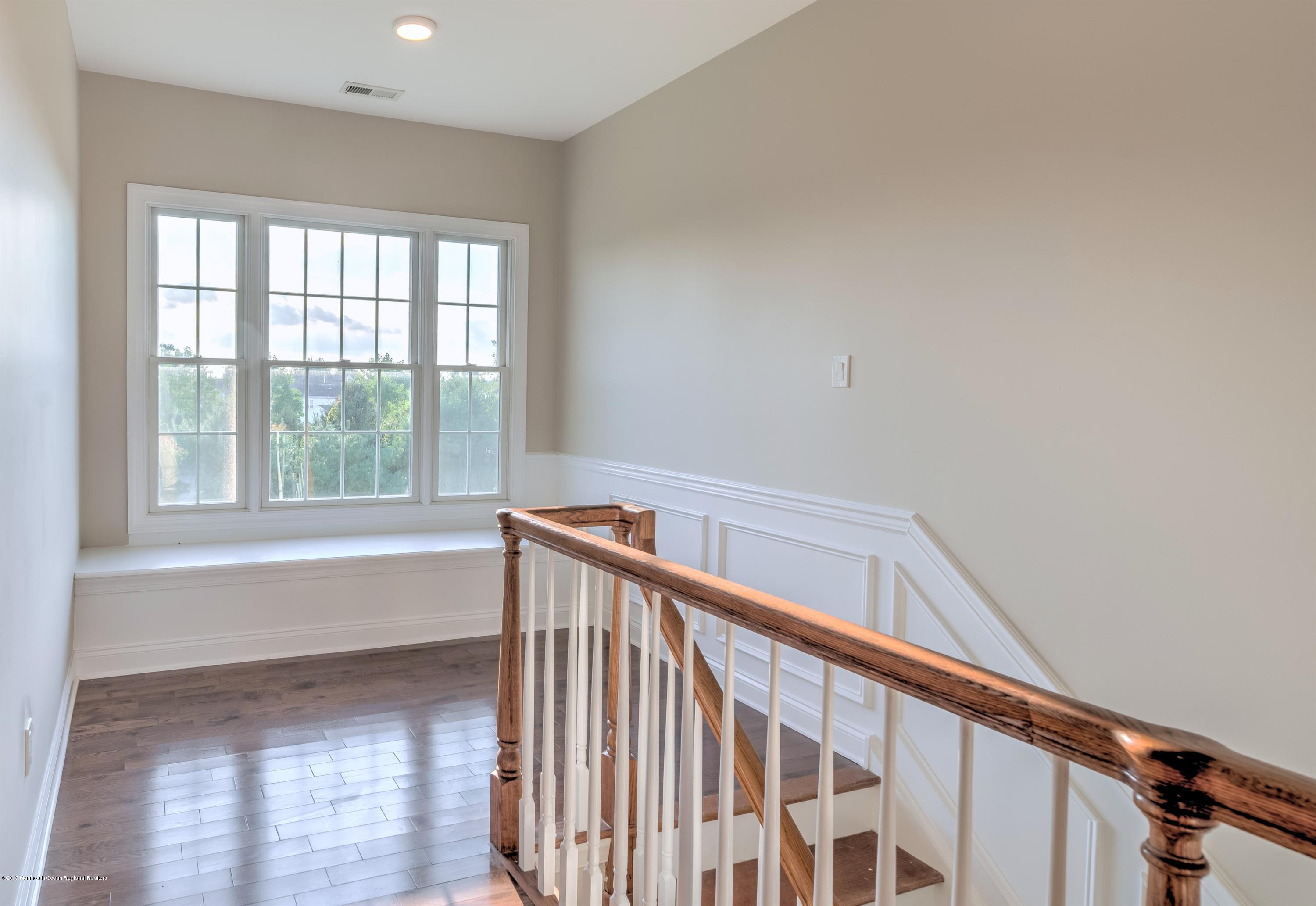 22 Ridgeview Way Allentown, NJ 08501 - Photo 15 of 33 015_UPPER LANDING
