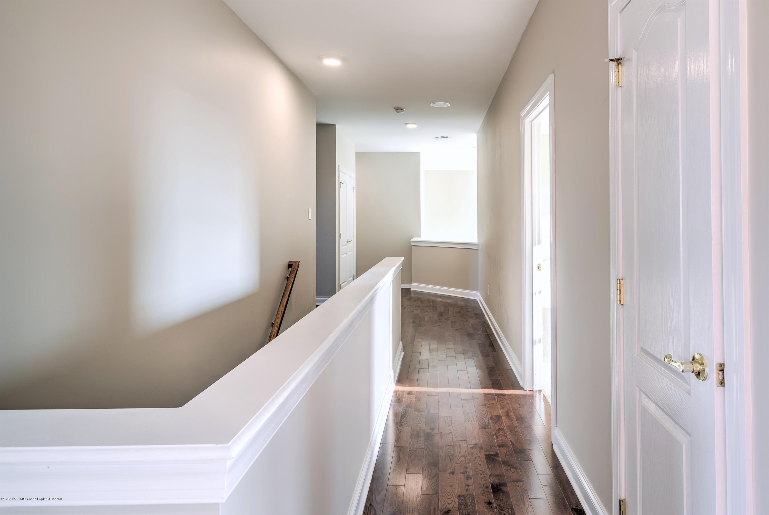 22 Ridgeview Way Allentown, NJ 08501 - Photo 16 of 33 016_UPPER LANDING