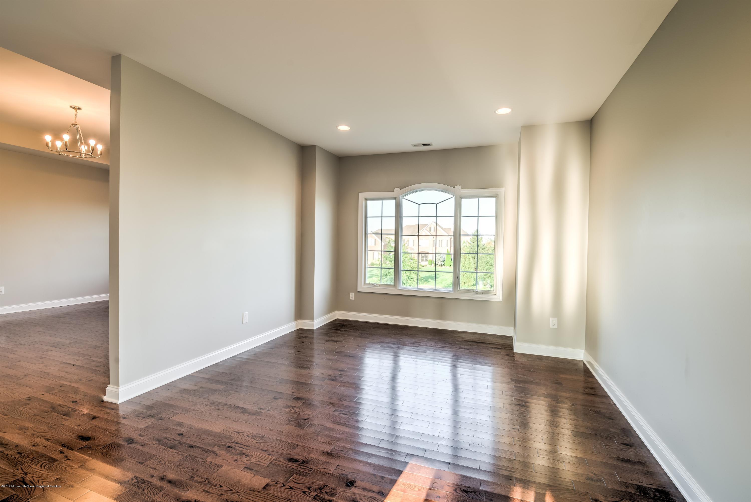 22 Ridgeview Way Allentown, NJ 08501 - Photo 17 of 33 017_MASTER BEDROOM