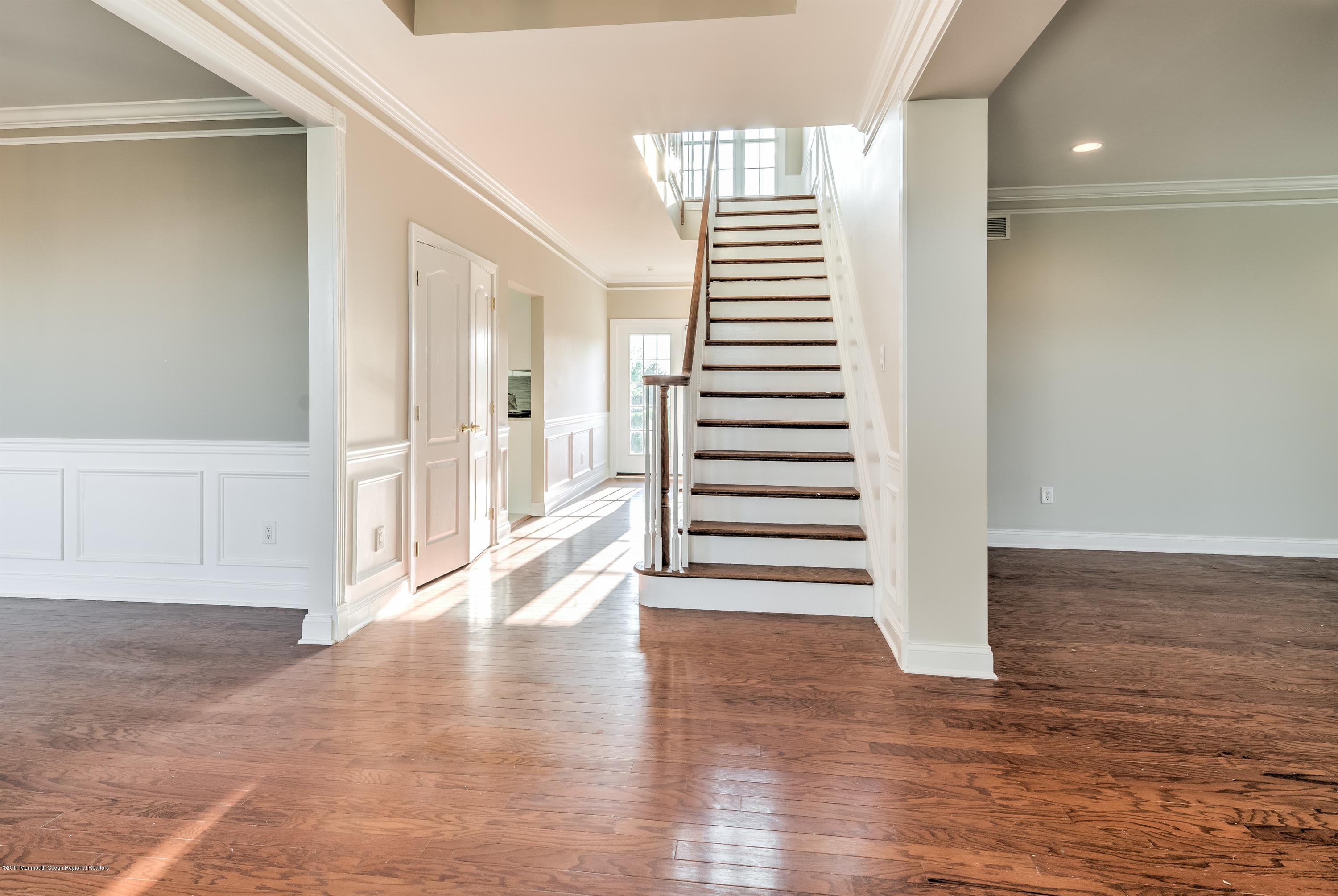 22 Ridgeview Way Allentown, NJ 08501 - Photo 2 of 33 002_FOYER