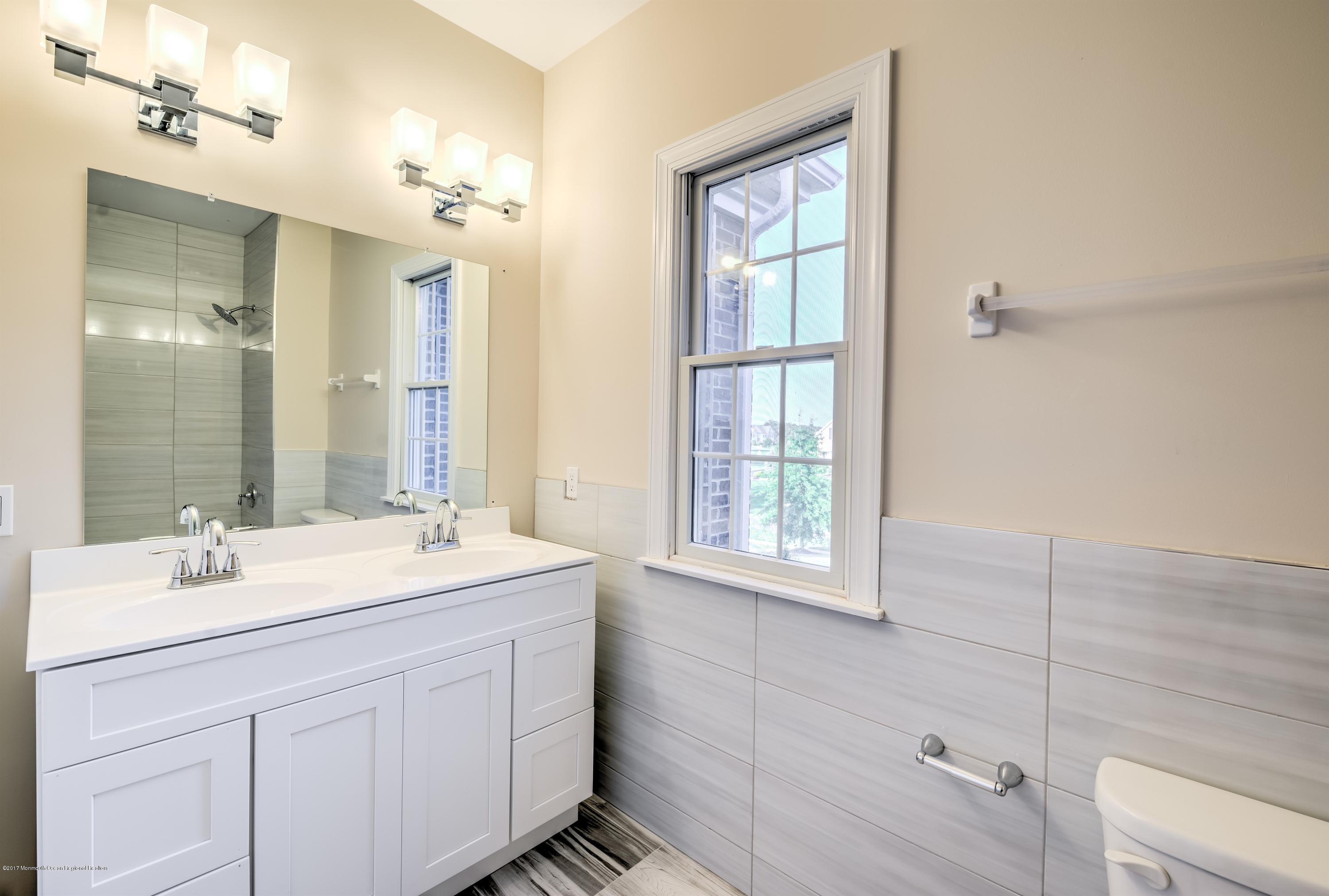 22 Ridgeview Way Allentown, NJ 08501 - Photo 24 of 33 024_BATHROOM