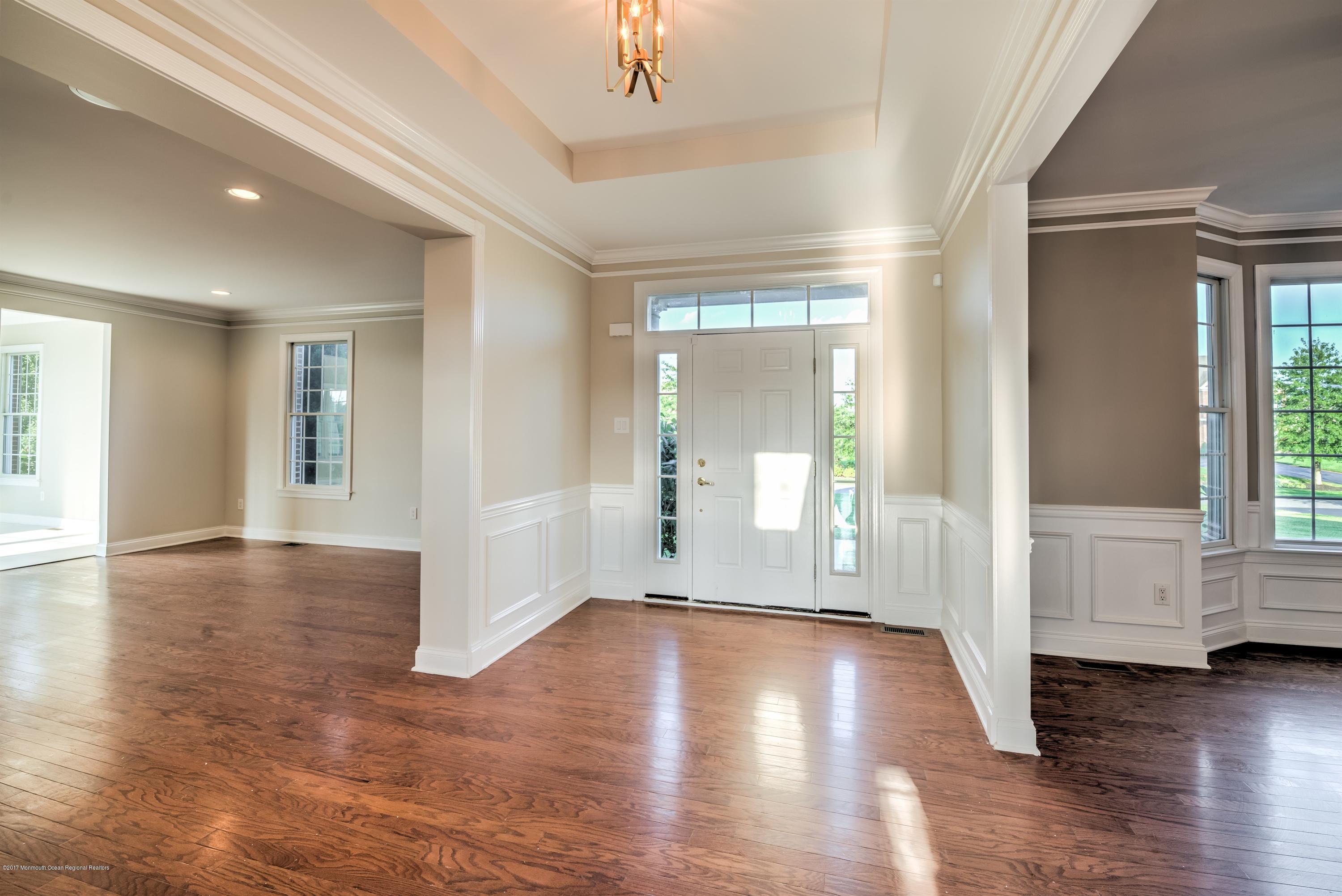 22 Ridgeview Way Allentown, NJ 08501 - Photo 3 of 33 003_FOYER